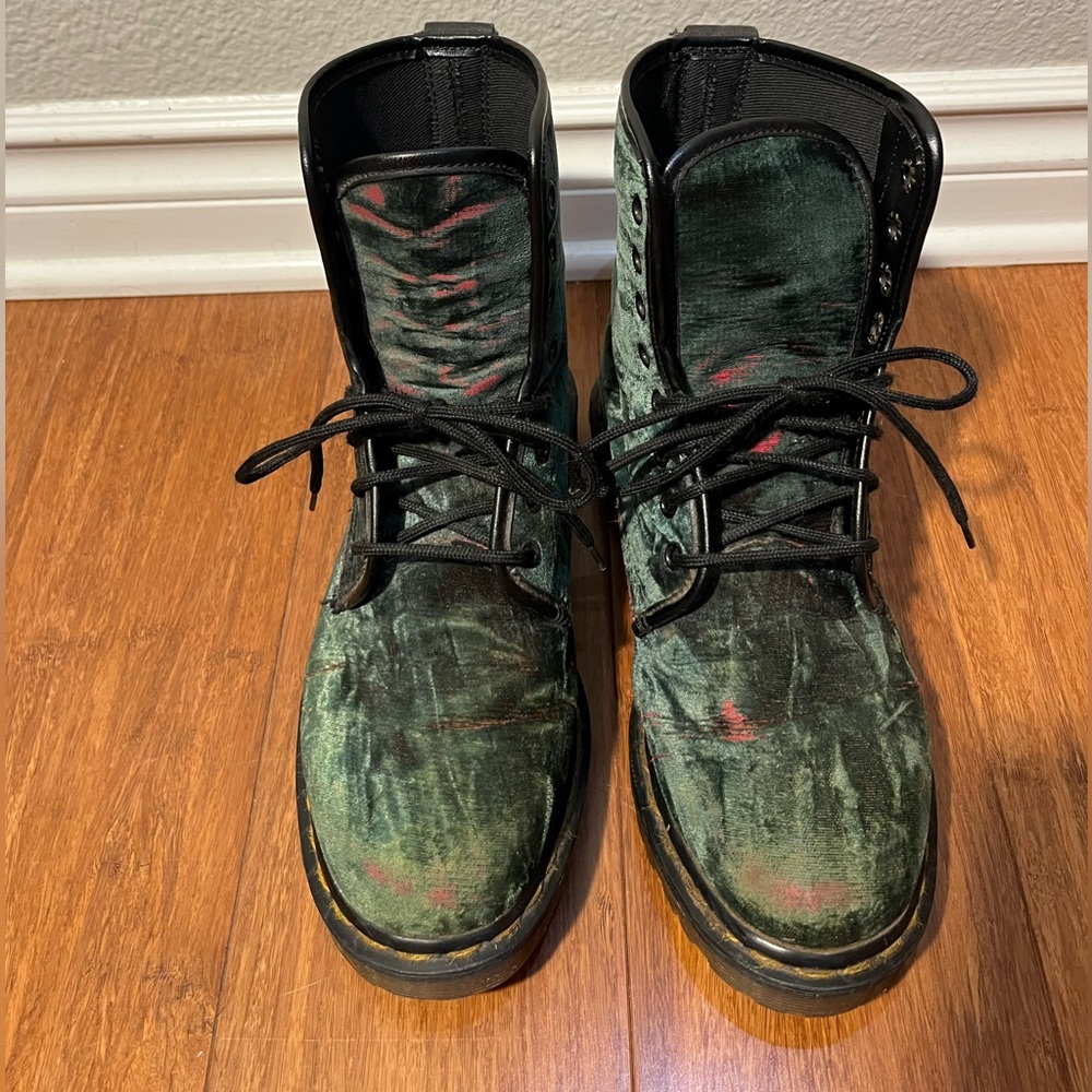 Rare vintage cracked velvet Dr. Martens!